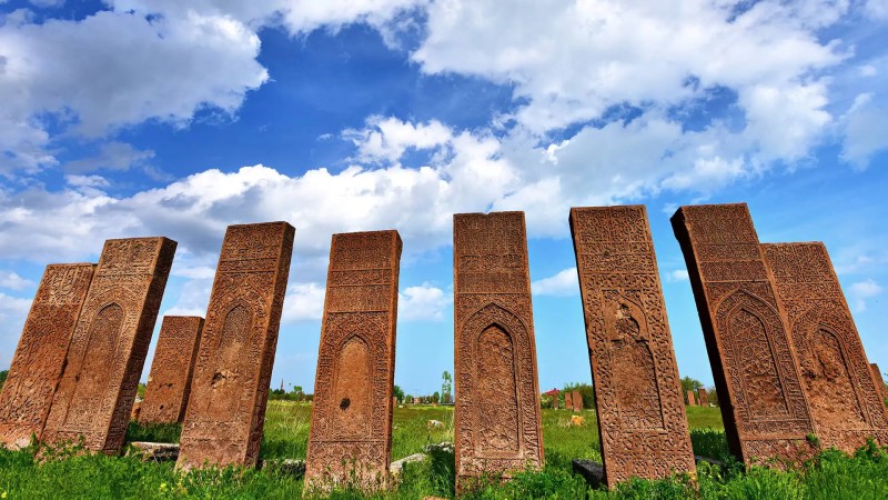 Malazgirt’ten Önce de Anadolu’daydık Anadolu’nun Orhun Abideleri: Ahlat Selçuklu Mezarlığı