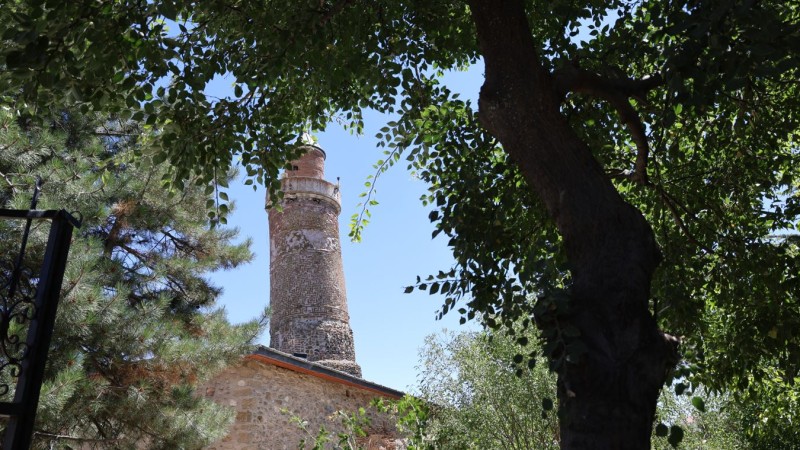 Anadolu’nun Eğik Harikası: Harput Ulu Camii’nin Minaresi Pisa Kulesi’ni Gölgede Bırakıyor