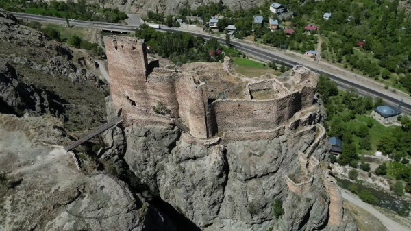 Bin Yıllık Sessiz Nöbetçi: Engüzekkapı Kalesi