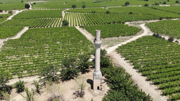 Sarıgöl Ovası’nın İki Asırlık Muhafızı: Kırık Minare