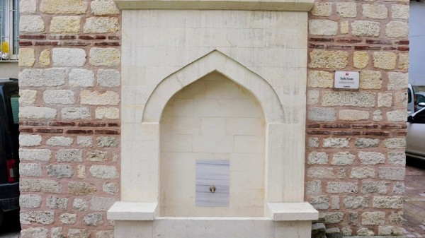 Nişanca’nın ecdat yadigârı Sevgi Sokağı Çeşmesi yeniden hayat buldu!