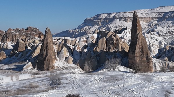 Beyaz Gelinliğini Giyen Kapadokya’da Balonlar Yeniden Gökyüzünde