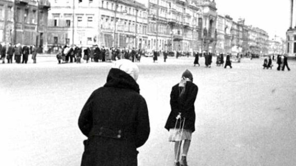 Açlığın Günlüğü: Leningrad Kuşatmasında Hayatta Kalmanın Sınırları