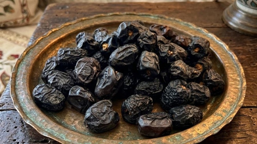 Medine’nin Yanık Kokulu Şifası: Acve Hurması ve Mucizevi Hikayesi