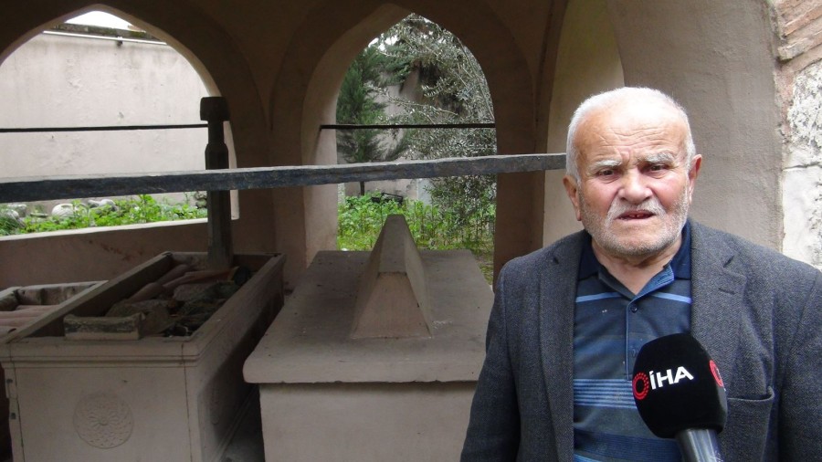 Definecilerden Sonra Şimdi de Vandallar: 500 Yıllık Hüsrev Ağa Haziresi Koruma Bekliyor