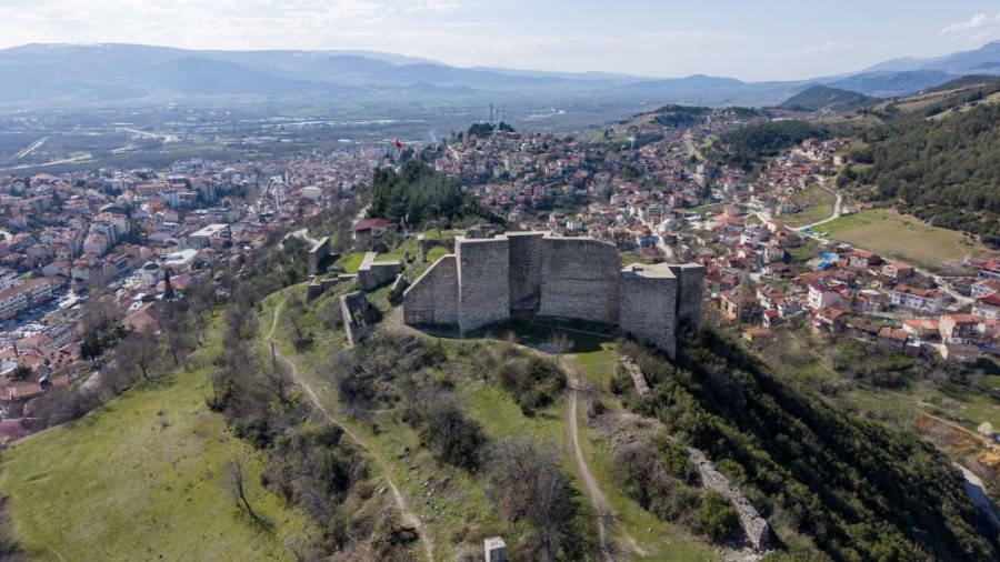 Üç Katmanlı Savunma Sistemiyle Dikkat Çekiyor: Niksar Kalesi