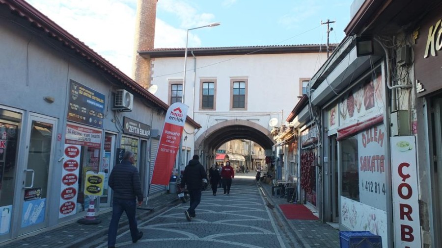 Hem Köprü Hem Cami: Burhaniye Taylı Caddesi’ndeki Tarih Mirası İlgi Odağı