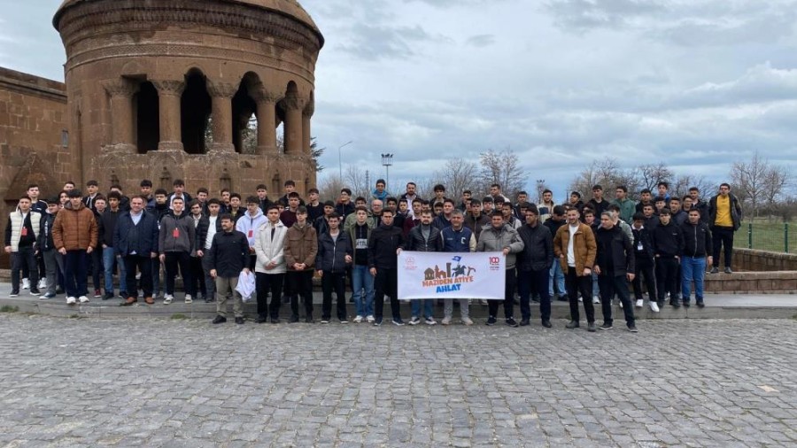 Kubbetü’l-İslam’da Gençlik Şöleni: Maziden Atiye Köprü Kuruluyor