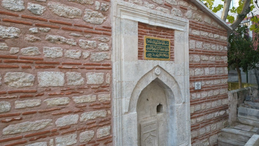 Fatih’te Tarih Akıyor 151 Yıllık Eser Orijinal Kimliğine Kavuştu: Veliefendizade Çeşmesi İhya Edildi