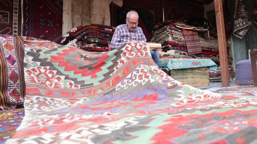 300 Yıllık Halılar Kapadokya’da Gelecek Nesillere Aktarılıyor