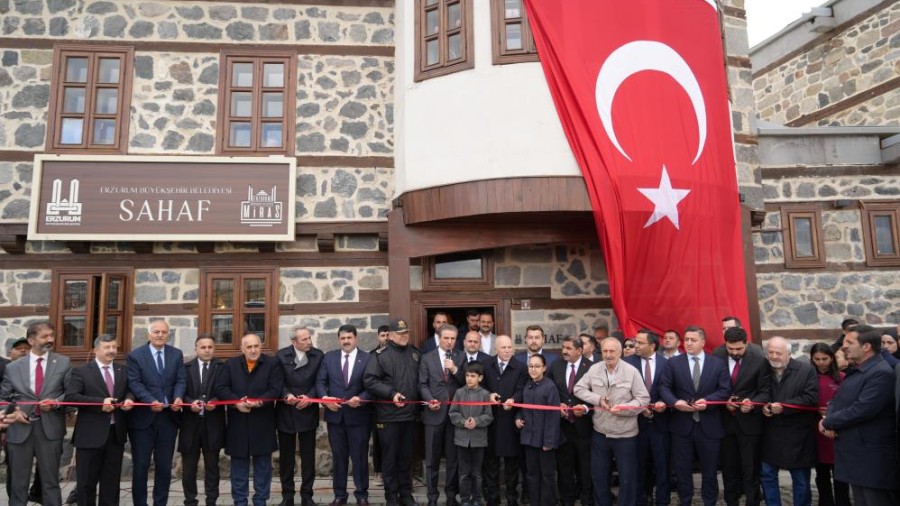 Erzurum Kalesi Eteğinde Tarihi Buluşma: Şehir Sahafı Törenle Açıldı