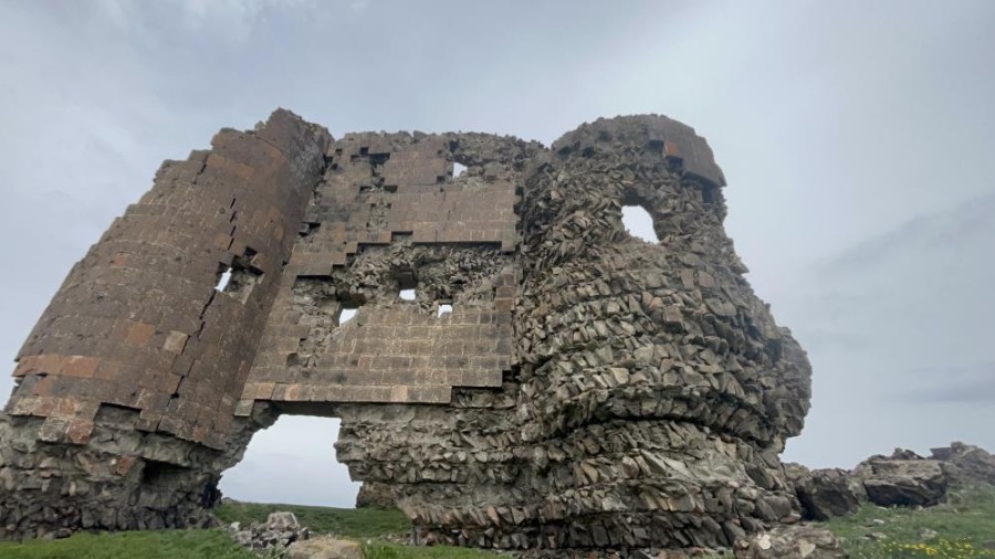 Kars Kız Kalesi Yıkım Tehlikesiyle Karşı Karşıya: Bin Yıllık Tarih Yok Oluyor
