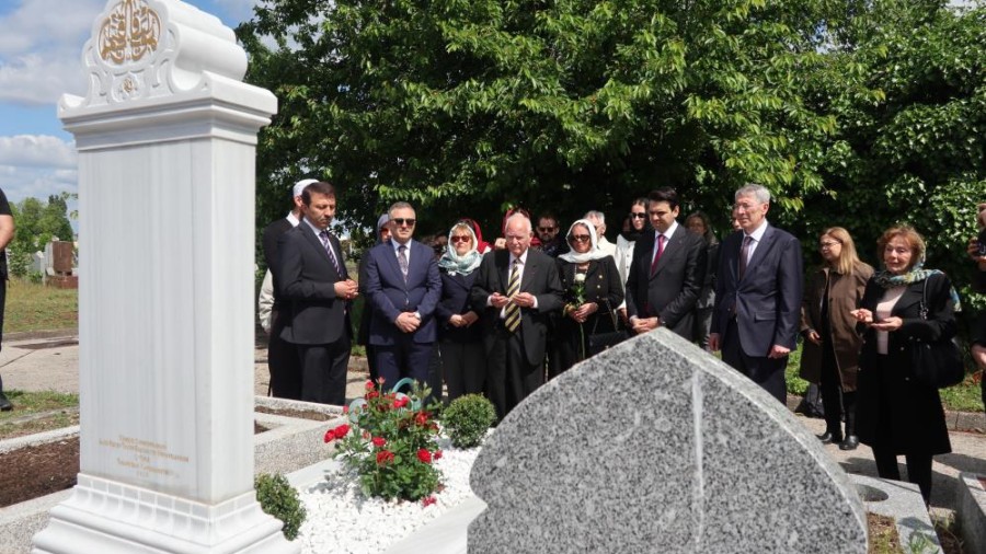 Fransa'daki Bobigny Müslüman Mezarlığı’nda Osmanlı Hanedanına Ait Kabirler Yenilendi