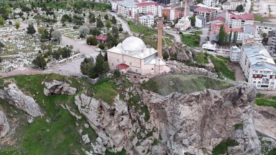 Sivas’ın Manevi Muhafızına Büyük Vefa: Abdülvehhab Gazi Türbesi Yenileniyor
