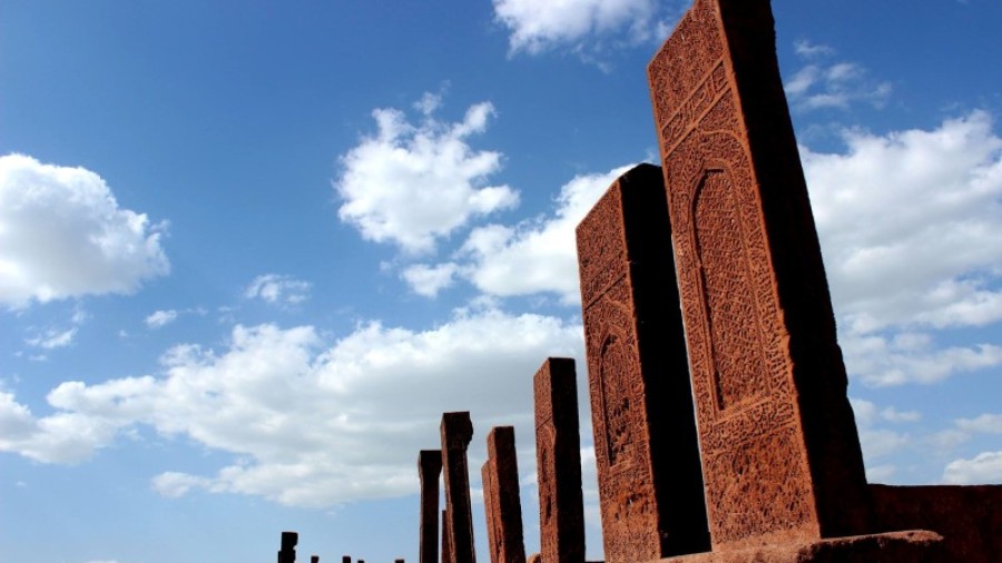 İlim, edep, tıp, astronomi, mimari ve ince sanat: Ahlat
