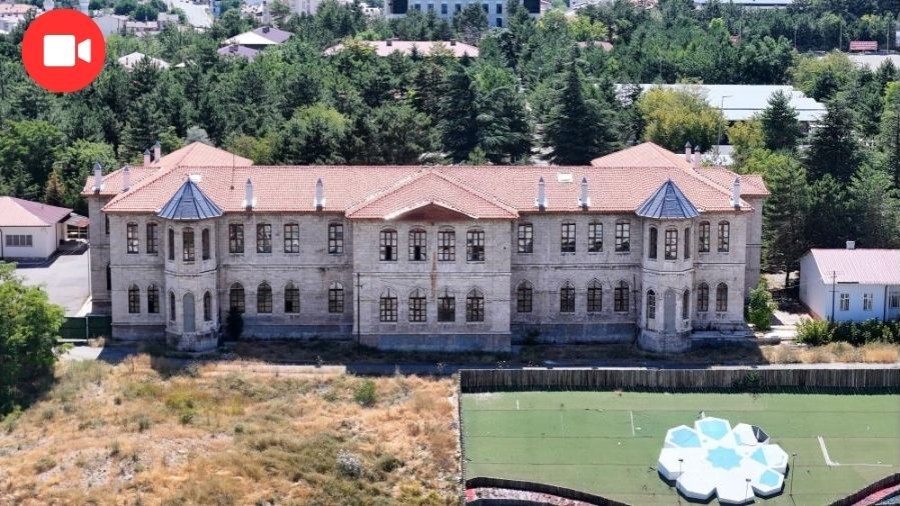 Misyoner Okullarına Karşı Dikilen Anıt Yapı Sivas Selçuk Anadolu Lisesi 144 Yaşında