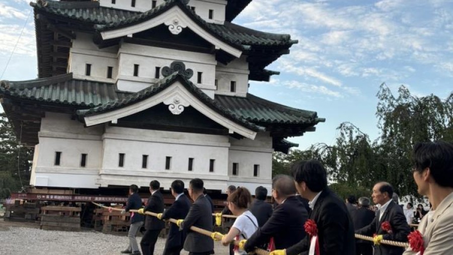 Japonya’da Dev Tarihi Yapı Halatlarla Eski Yerine Çekiliyor