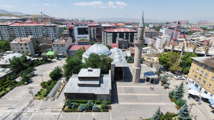 Erzurum’da 454 Yıllık Gizem: Minaresi Camiden Neden Ayrı?