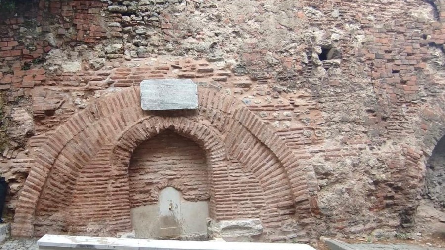 16. Yüzyılın Tarihî Eseri Yeniden Hayat Buldu: Kanuni Sultan Süleyman Çeşmesi Suyuna Kavuştu