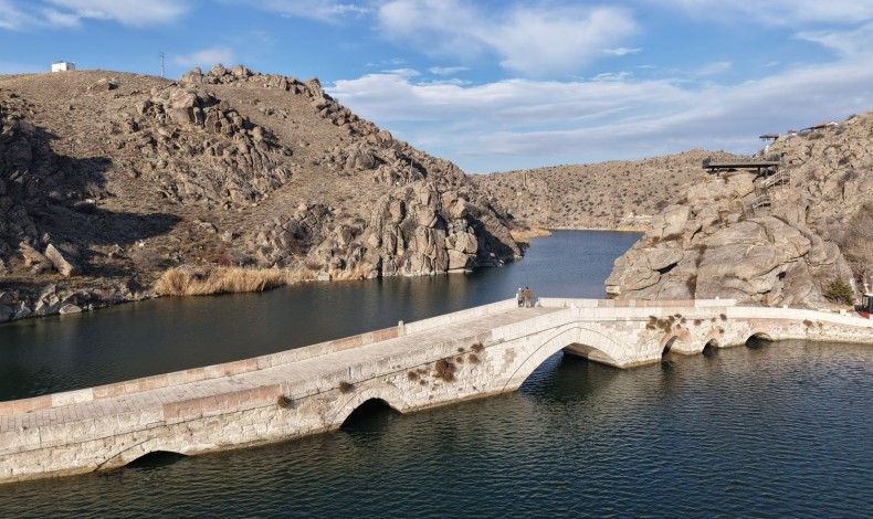 Kızılırmak’ın İncisi: Tarih ve Doğanın Buluşma Noktası Çeşnigir Köprüsü