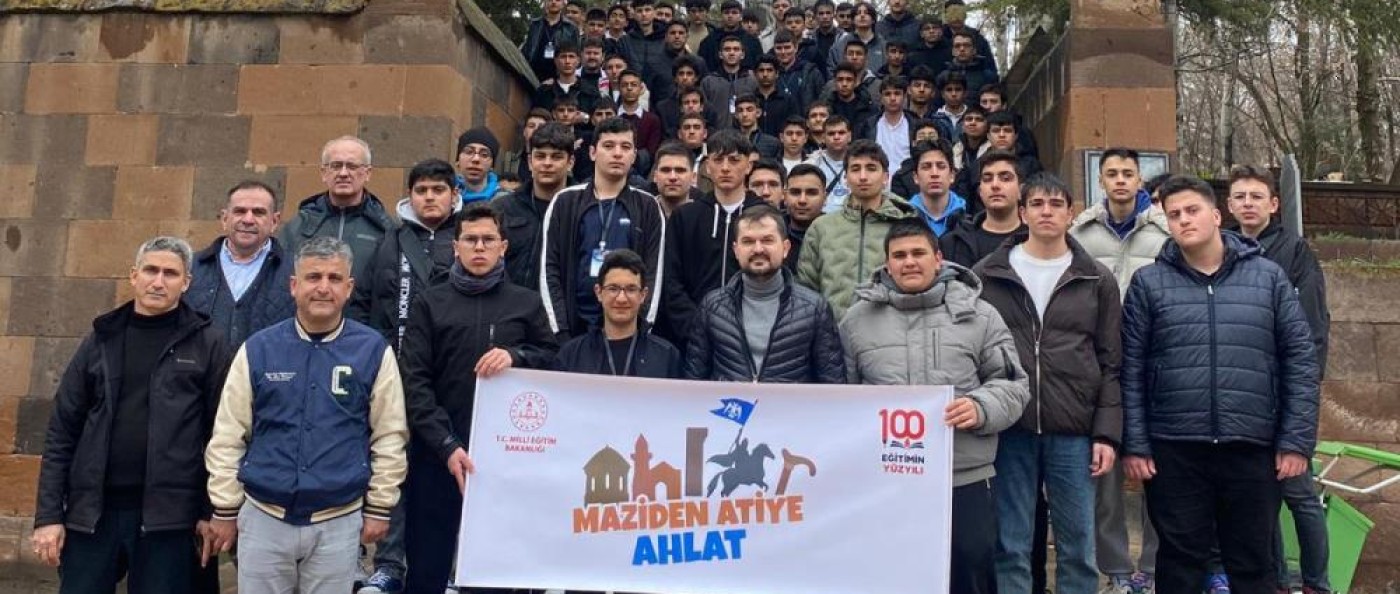 Kubbetü’l-İslam’da Gençlik Şöleni: Maziden Atiye Köprü Kuruluyor