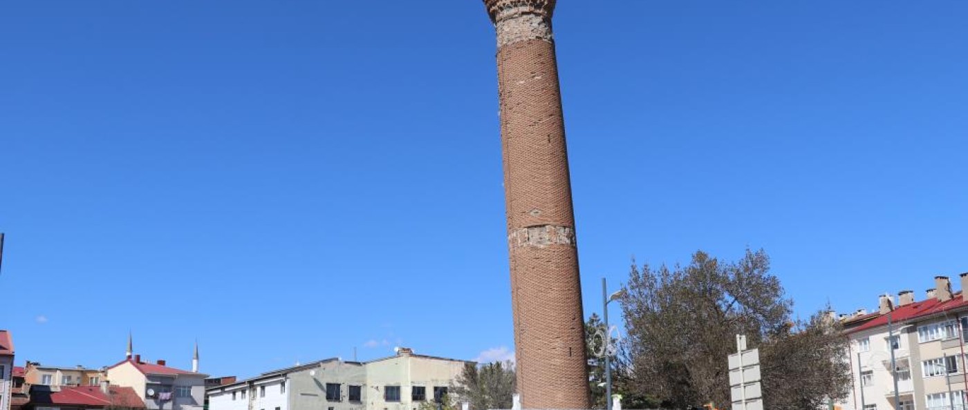 Pisa Kulesi’ne Benzetilen Sivas Ulu Cami Minaresi İçin Tarihi Restorasyon