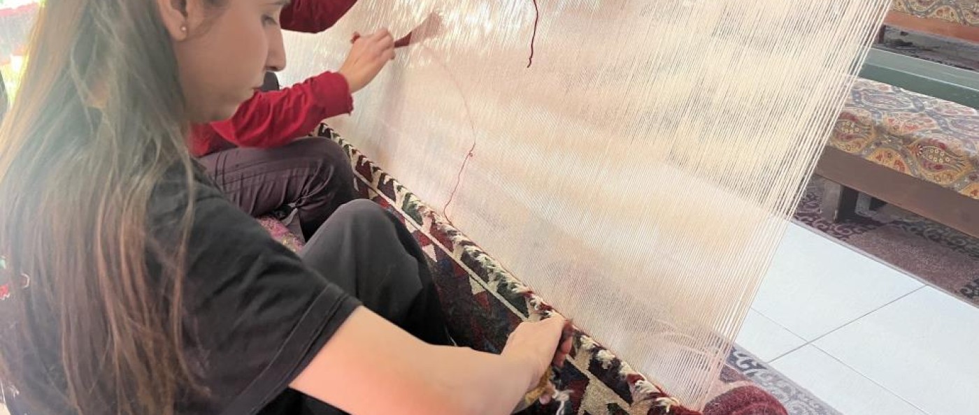 İzmir’de Dokunan Asırlık Halılar Dünya Saraylarını Süslüyor
