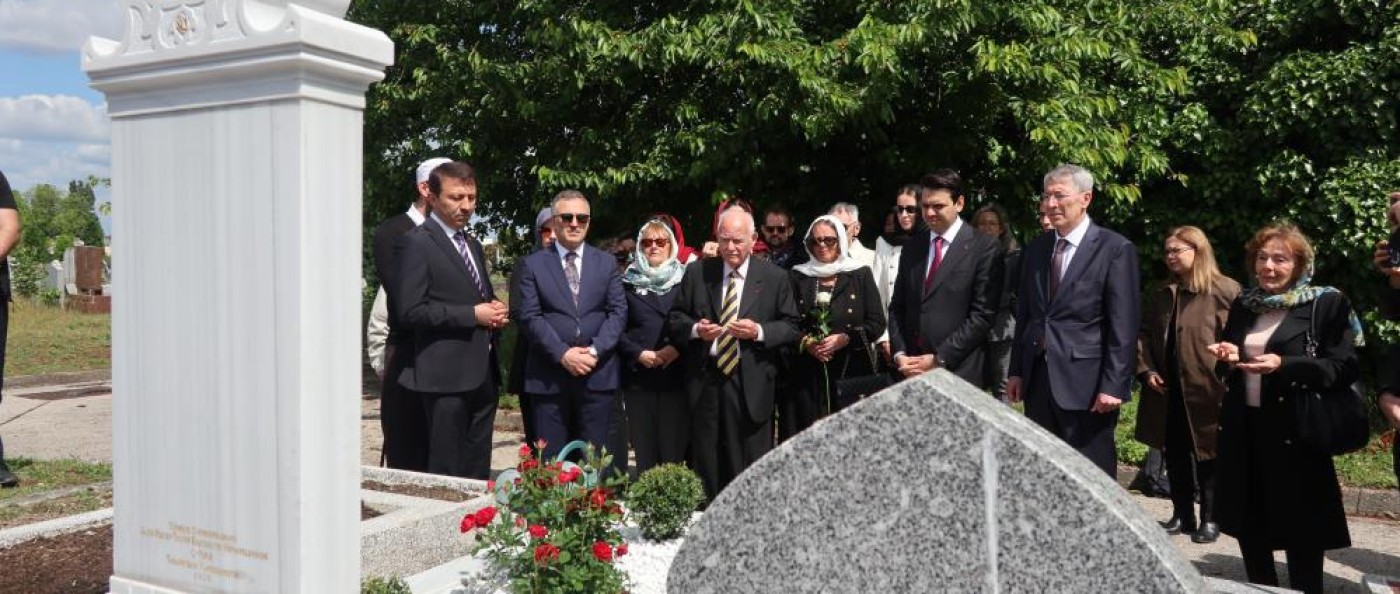 Fransa'daki Bobigny Müslüman Mezarlığı’nda Osmanlı Hanedanına Ait Kabirler Yenilendi