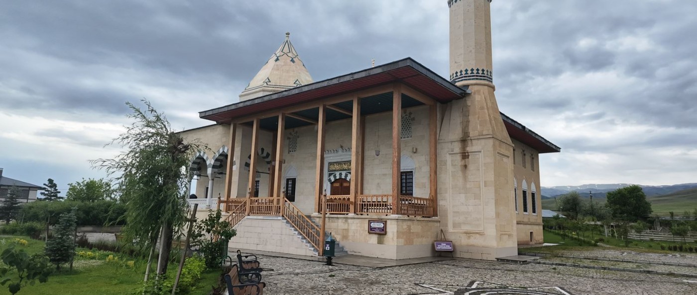 Rus İşgali ve Ermeni Mezâlimine Karşı Mücadele Eden Alvarlı Efe Hazretleri