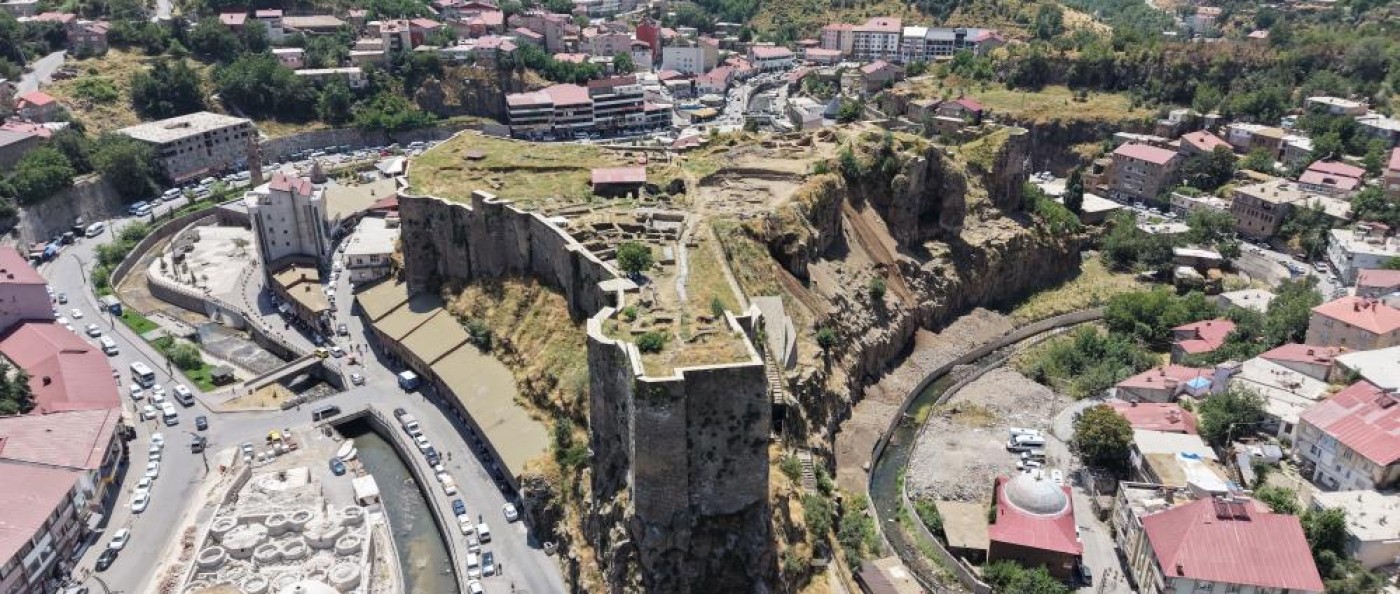 Saraydan Sinan Bey Hamamı'na Uzanan Tarihi Hat Bitlis Kalesi'nde Keşfedildi