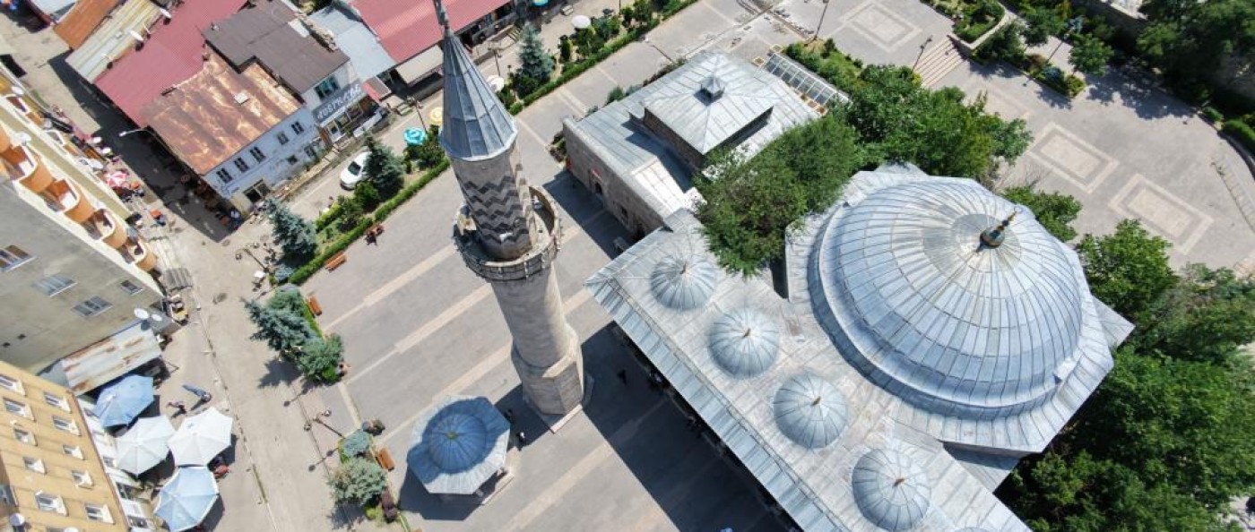 Erzurum’da 454 Yıllık Gizem: Minaresi Camiden Neden Ayrı?